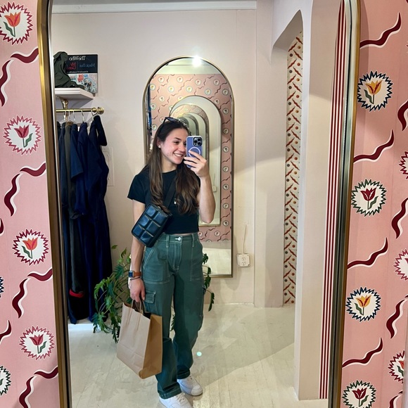 Meet the Posher - Picture 2 of 5